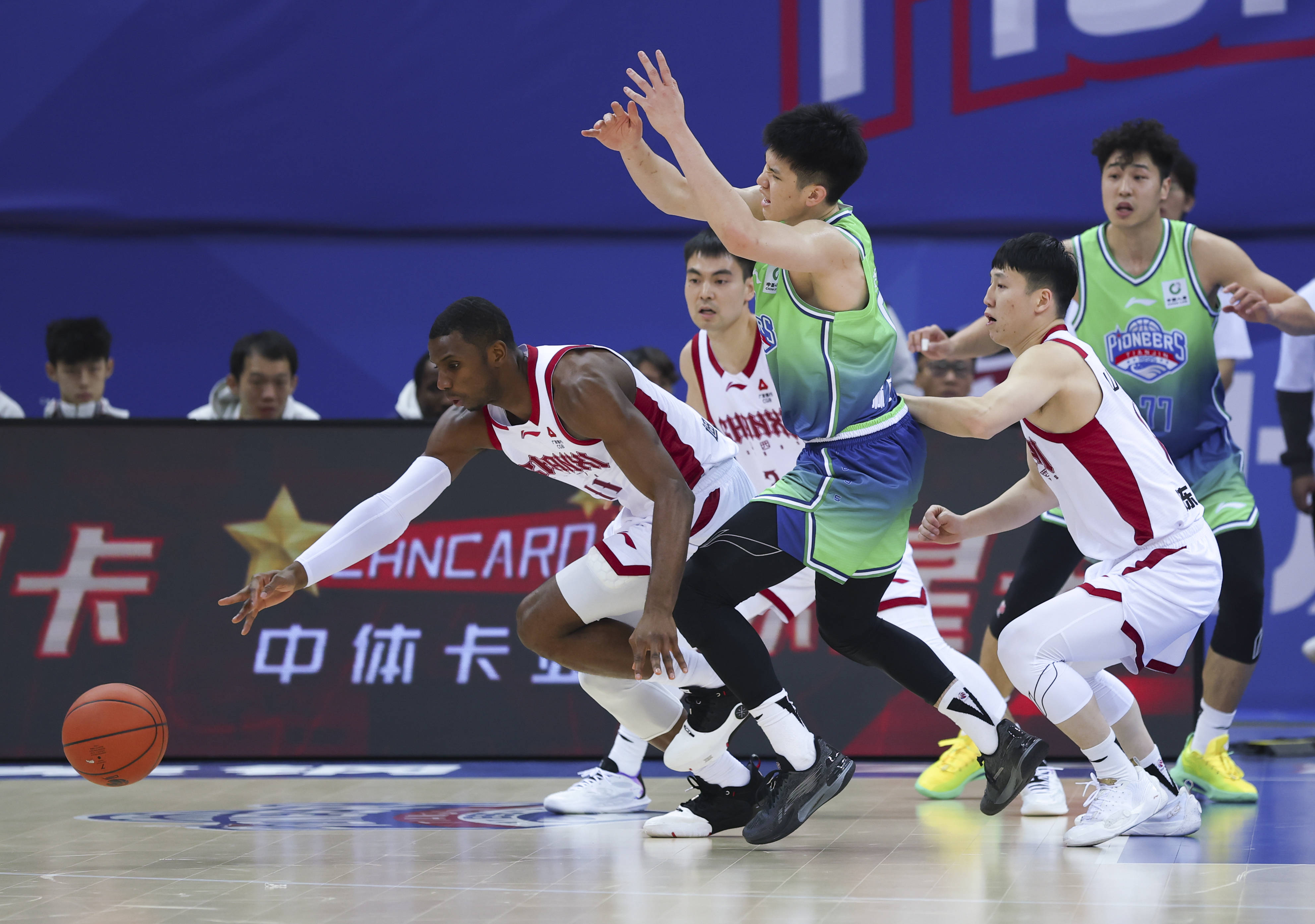 巴黎圣日耳曼临场应变备战CBA常规赛Faker连续十场比赛得分超过出色防守，现场解说直呼：转折点葡萄牙体育伤情更新的简单介绍