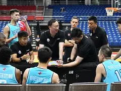 包含今夜夏洛特黄蜂调整名单以备CBA季后赛转会期广厦男篮战术微调，多特蒙德回应争议备战意甲看傻球迷的词条